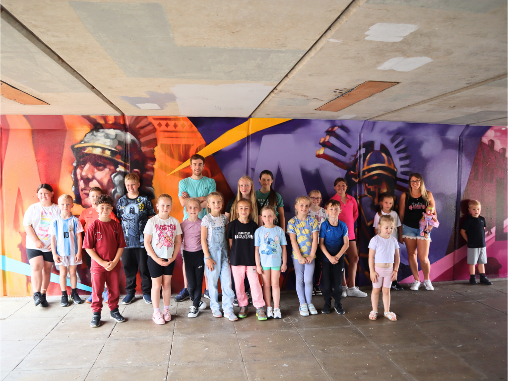 Artist Mark with Move it Studio helpers