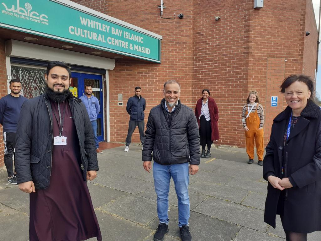 Imam Syed Al Amin, Misbah Hanan and Wendy Burke with volunteers and VODA.