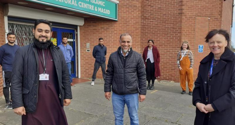 Imam Syed Al Amin, Misbah Hanan and Wendy Burke with volunteers and VODA.