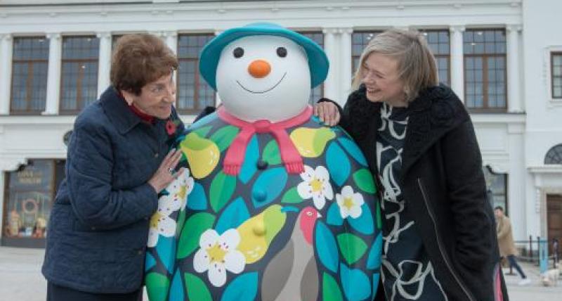 Elected Mayor, Norma Redfearn CBE, left, with artist Lisa Kirkbride, who designed the snowman